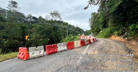 Landslide hits Jalan Belaga-Menjawah; diversion implemented