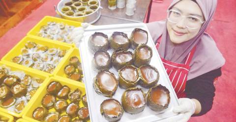 Home-based entrepreneurs offer popular Malaysian snack