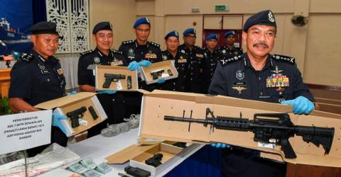 Penang cops foils arms smuggling attempt, seize guns, ammo