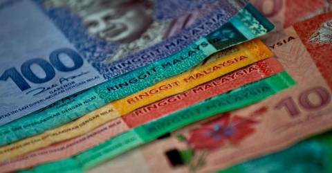 Ringgit mengukuh sedikit berbanding dolar AS pada sesi awal