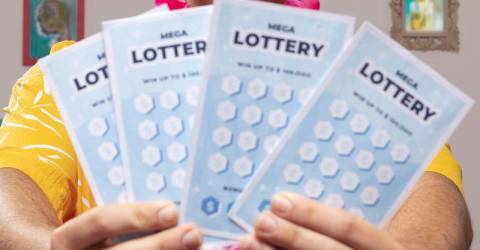 Honest SG woman hands RM33k lottery ticket to police