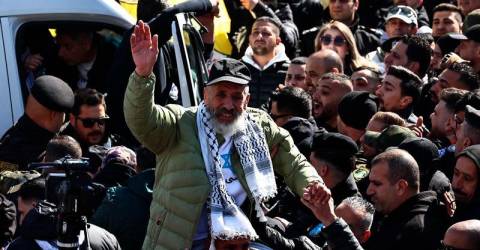 Bus carrying freed Palestinian prisoners arrives in Ramallah