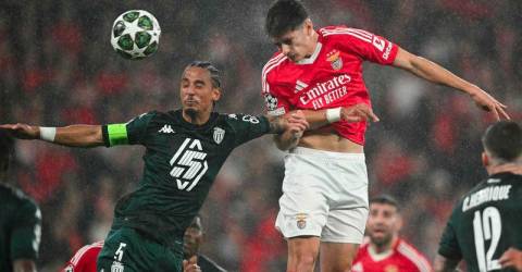 Benfica hold off Monaco to reach Champions League last 16