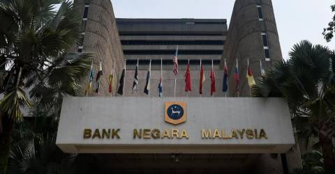 Bank Negara urged to tighten credit card rules for graduates