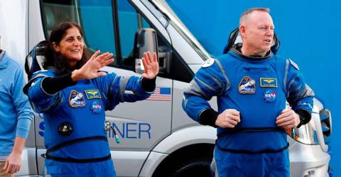 More wait for stranded astronauts after replacement crew delayed