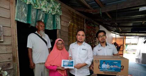 PM Anwar extends aid to struggling fisherman’s family