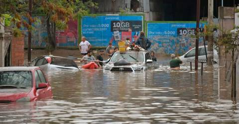 Ten dead, hundreds evacuated in Argentina floods