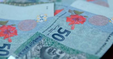 Ringgit rises for 5th day as US tariff uncertainty weighs