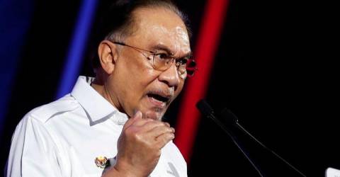 PM Anwar warns against disrupting urban renewal efforts