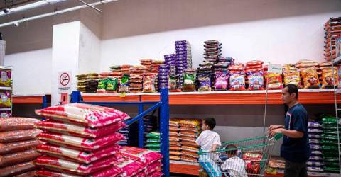 Mydin MD alleges millers hoarding local white rice