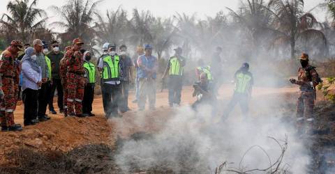 Kerajaan pertimbang pembenihan awan padam kebakaran ladang kelapa