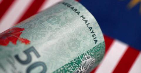 Ringgit rises as US dollar falls on tariff concerns