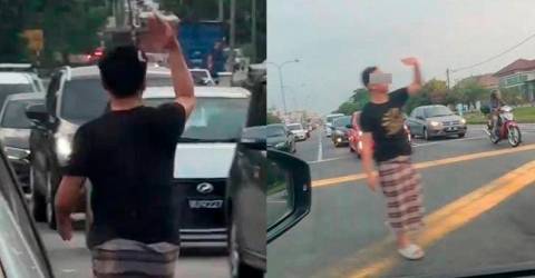 Lelaki berkain sarong jadi polis trafik