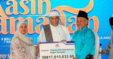 Felcra participants welcome profit distribution before Aidilfitri