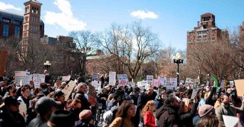 Scientists rally in US cities to protest Trump cuts