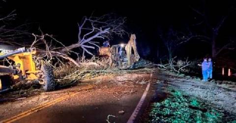 Toll from US weekend tornadoes rises to at least 40